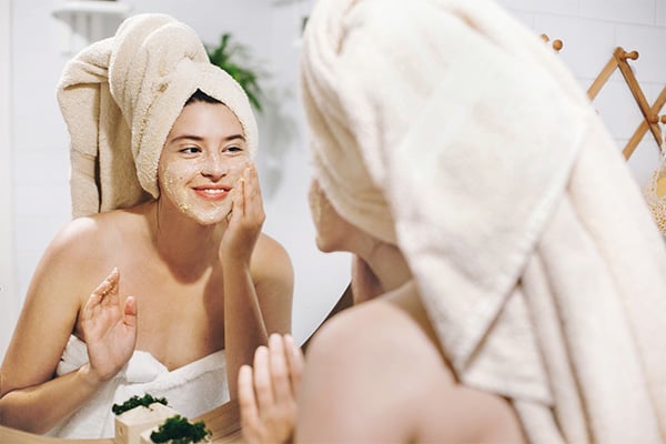 Peeling gegen Aknenarben und Pickelmale